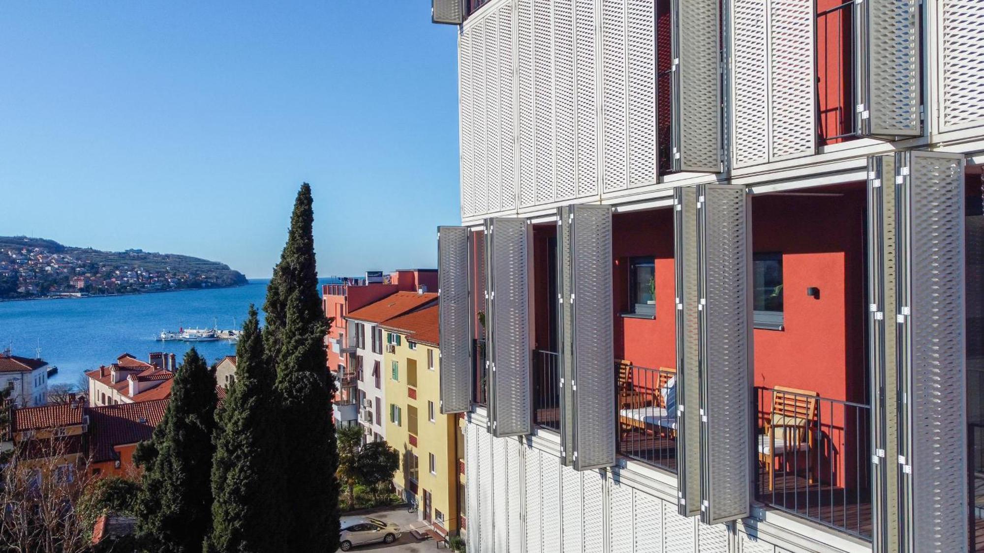 Koper Seaside Residence エクステリア 写真