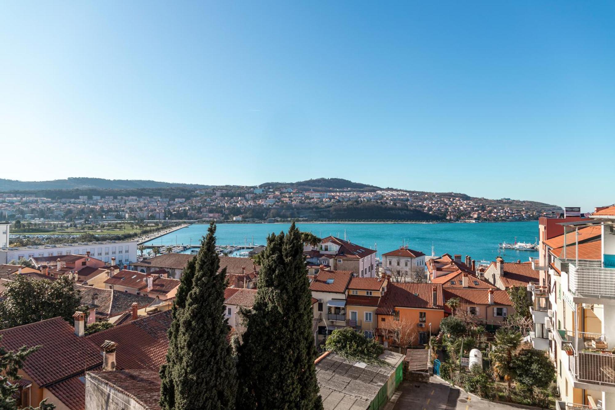 Koper Seaside Residence エクステリア 写真